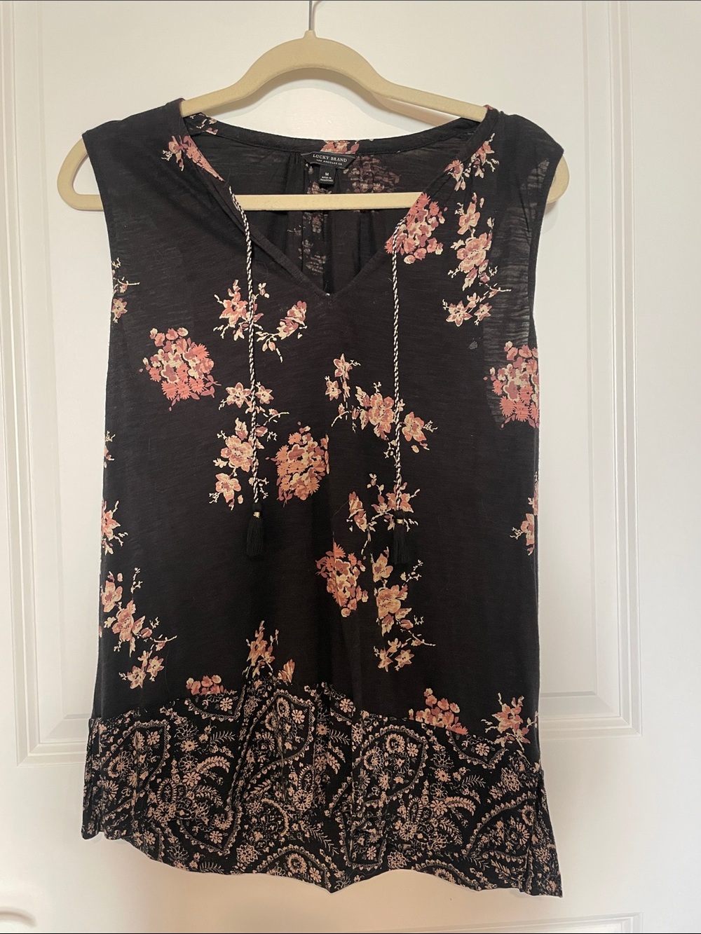 Lucky Brand Sleeveless Black Floral V-Neck Top with Tassel Ties size M